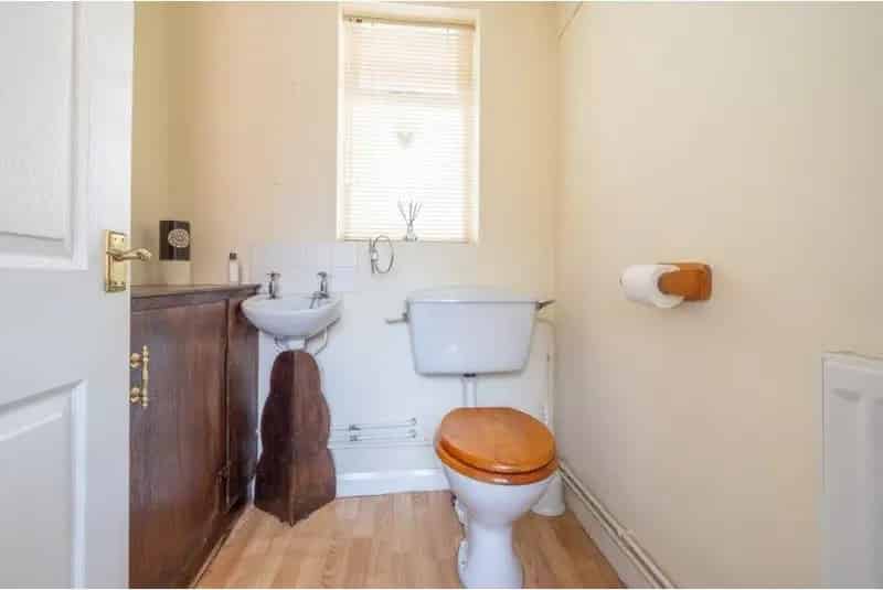 2 bed house for sale