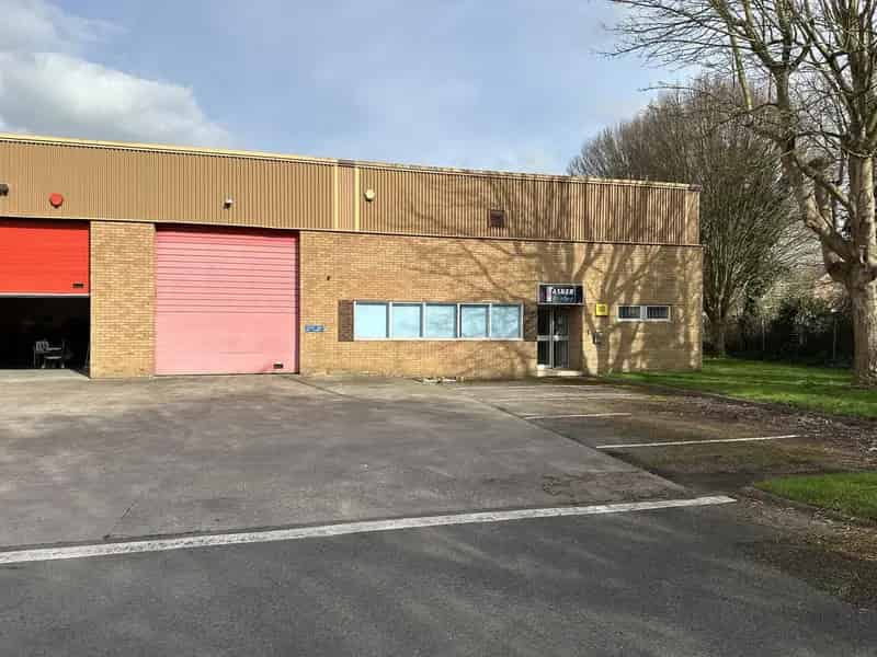 Warehouse Industrial Trade Counter Unit 3458 sq ft
