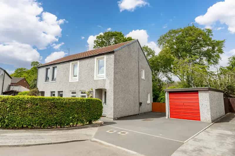 Spacious 3-Bedroom Semi-Detached Home with Garage in Bridge of Don