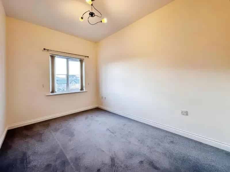 2 Bed House for Sale - Recently Refurbished Apartment