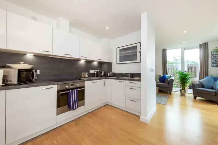 Modern 1-Bed Apartment Near Woodside Park Station