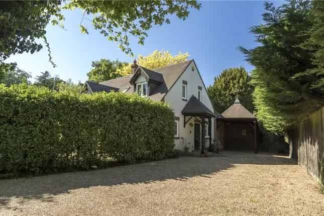 Detached House for Sale in Coombe Hill Road Kingston Upon Thames