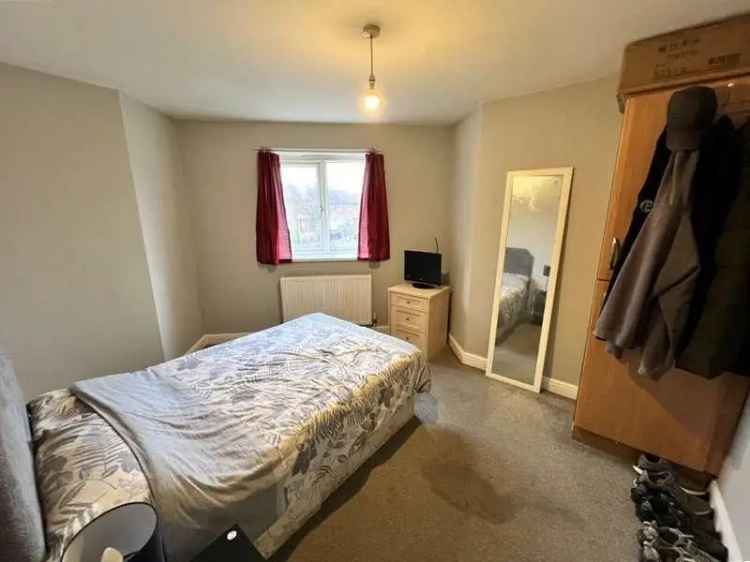 2 bed flat for sale