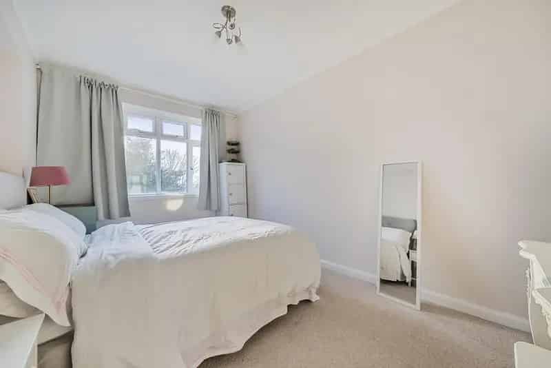 Large 3-Double Bed Apartment near Kingston Town Centre and Norbiton Station