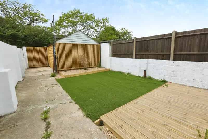 Modernized 3-Bedroom House Near Amenities