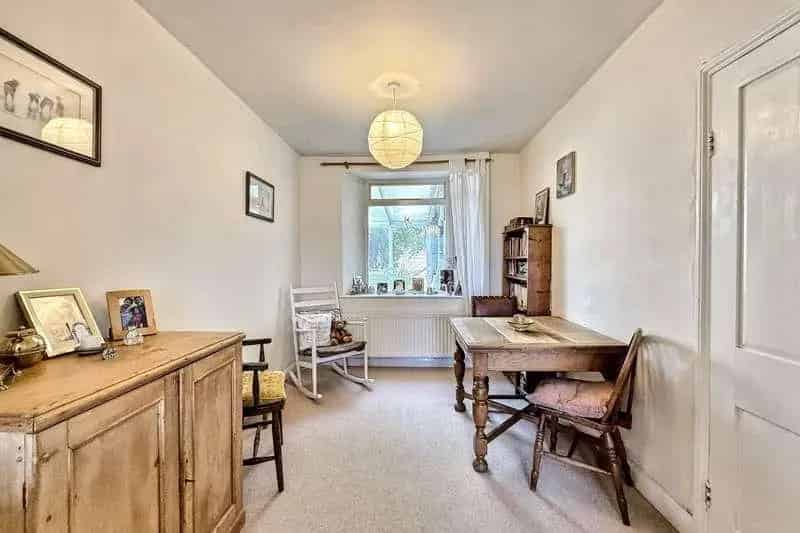 2 bed house for sale