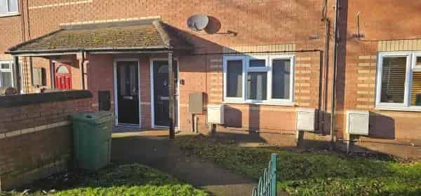 Wheelchair-Friendly House 2 Beds Central Heating New Windows Pets Allowed
