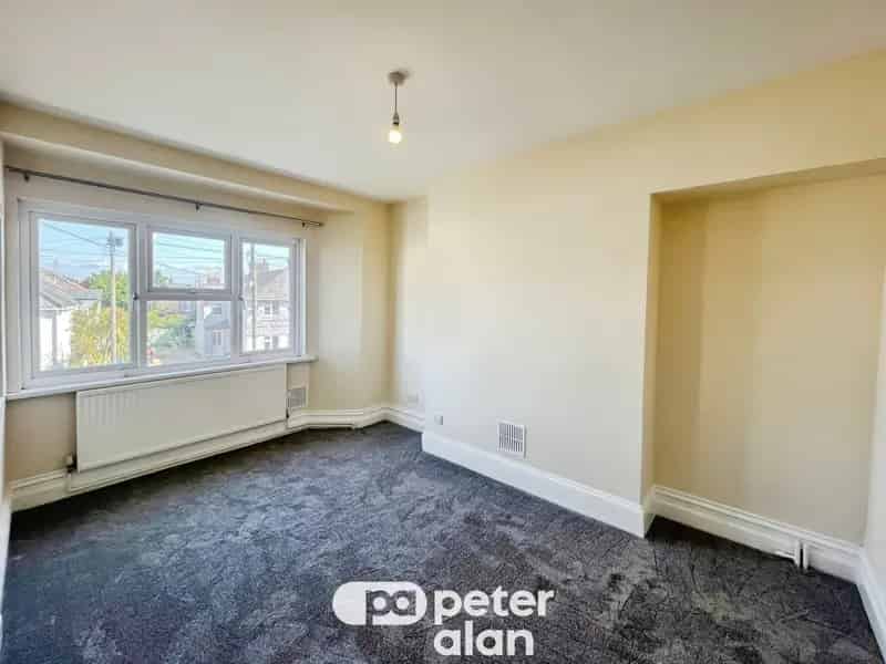 One Bedroom Flat Newly Refurbished Porthcawl