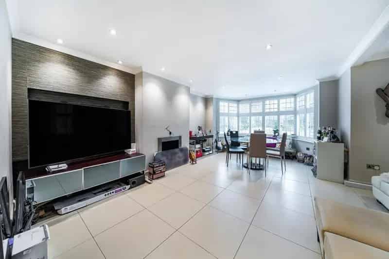 1154 Sq Ft 3-Bedroom Mansion Flat for Sale
