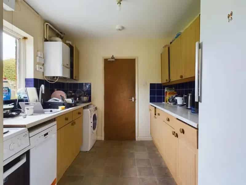 6 Bedroom Student House Available September 2025