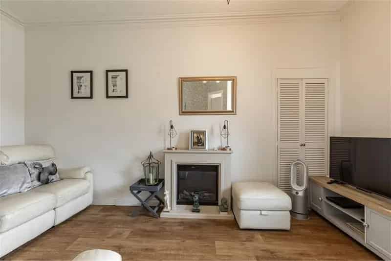 2 Bed Ground Floor Flat Near Town Centre