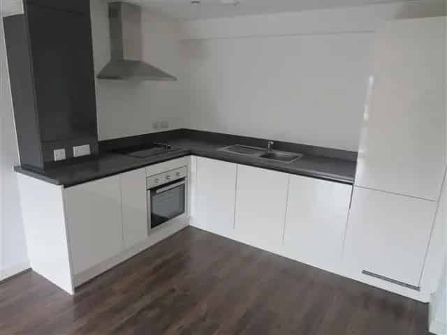 2 Bedroom Apartment Fabrick Square Available June