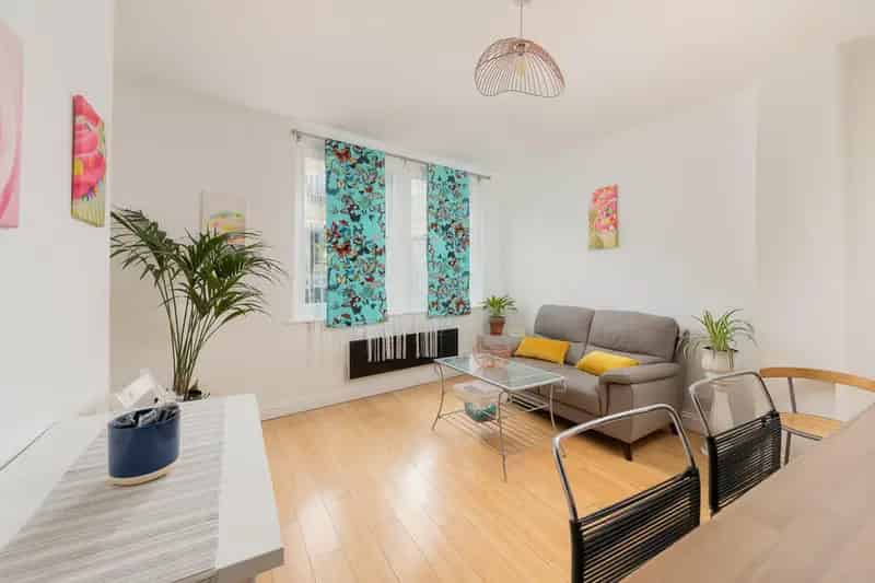 3 Bedroom Maisonette for Sale Near Morrisons