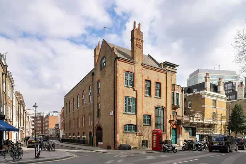 Victoria Station Office Space: Modern Fully Fitted Offices 2802-5915 sq ft