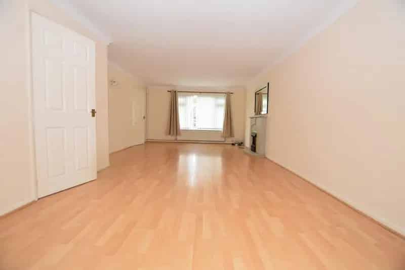 3 Bedroom Detached House For Sale Near Chesterfield Town Centre
