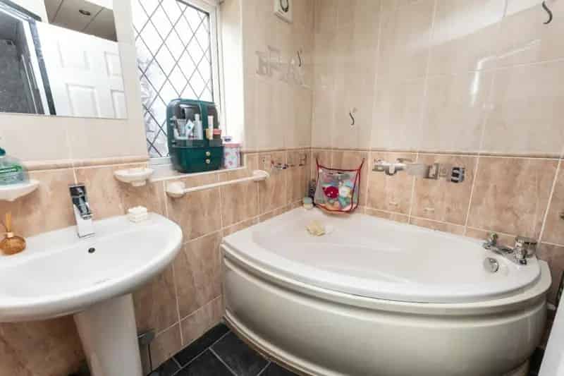 3 Bed Semi-Detached House for Sale