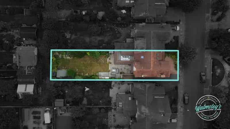 6 bed house for sale