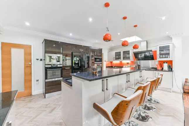 7 Bedroom Detached House for Sale in Crystal Palace