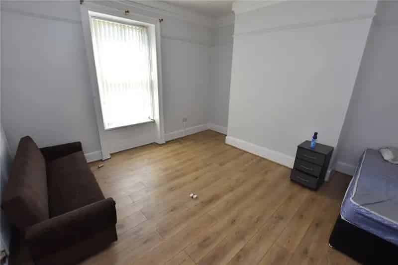 8 Bedroom Terraced House for Sale