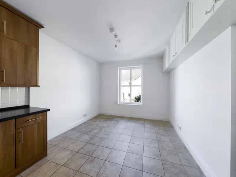 Flat To Rent Available May 14 2025