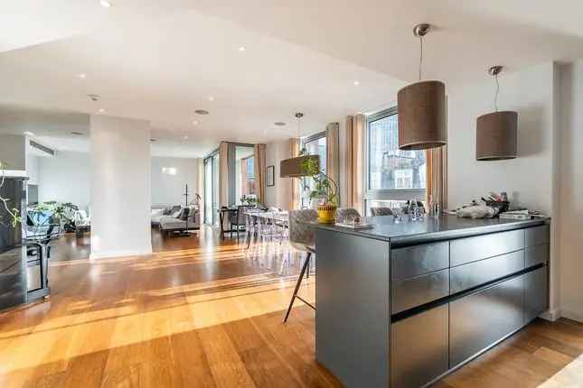 Luxury 3-Bed Duplex Apartment Buckingham Gate London SW1E