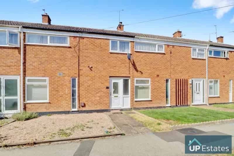 3 Bedroom Mid Terrace House to Rent - Renovated