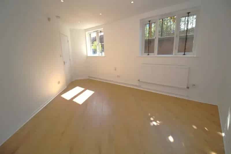 2 Bed 2 Bath Maisonette Near Piccadilly Station