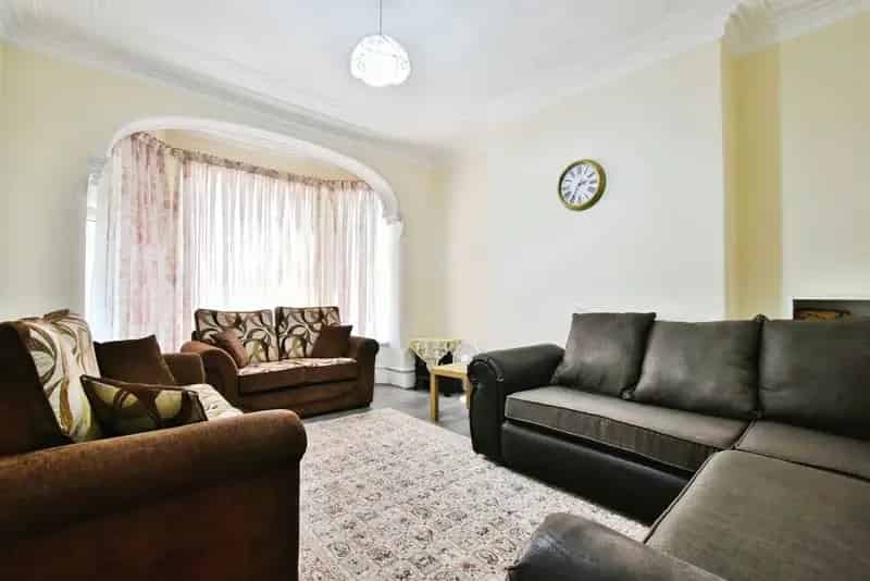 5 Bedroom Semi Detached House Manchester