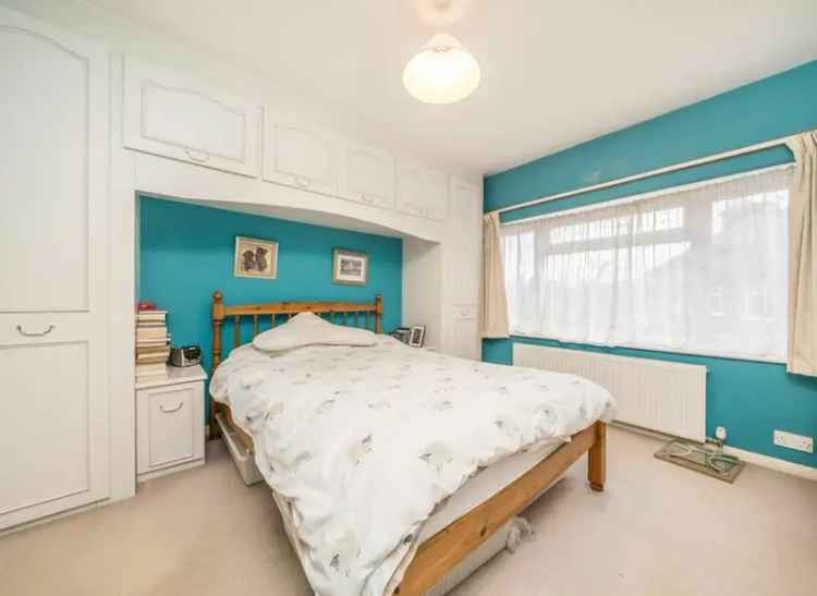 Flat For Sale in Maple Road, London, England