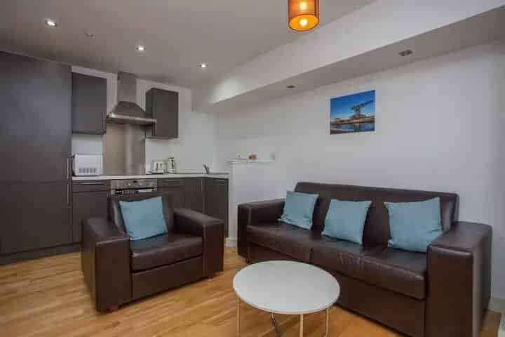 Glasgow City Center 1-Bedroom Apartment Near Universities