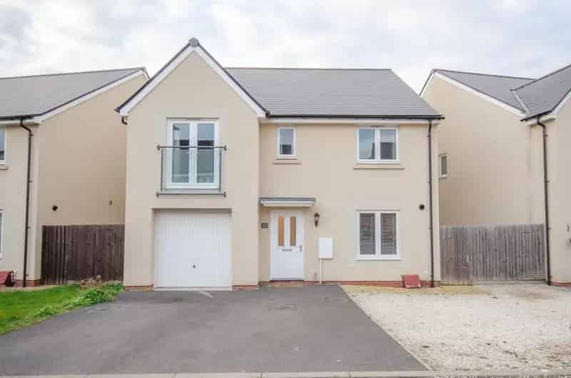 4 Bedroom Detached House for Sale Scholars Chase