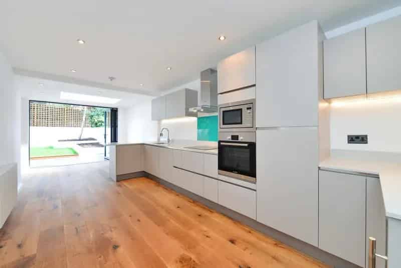 3 Double Bedroom 3 Bathroom Garden Flat 1392 sq ft