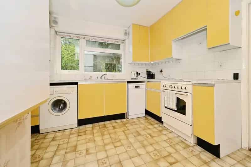 Four Bedroom Detached House Near Hemel Hempstead Station