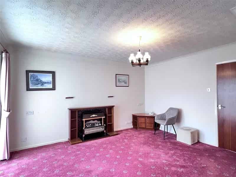 Over 55s Property Near Shops and Amenities