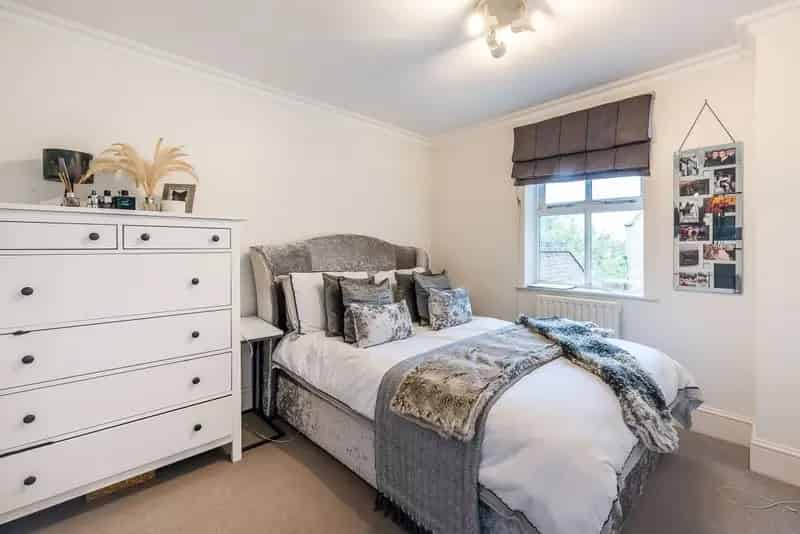 1 Bedroom Mews House for Rent Near Old Town
