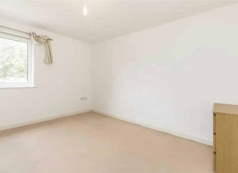 Spacious 2 Double Bedroom Apartment with Balcony and Parking Near Blackheath