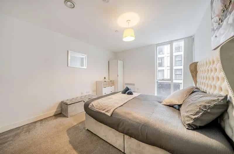 2 bed flat for sale