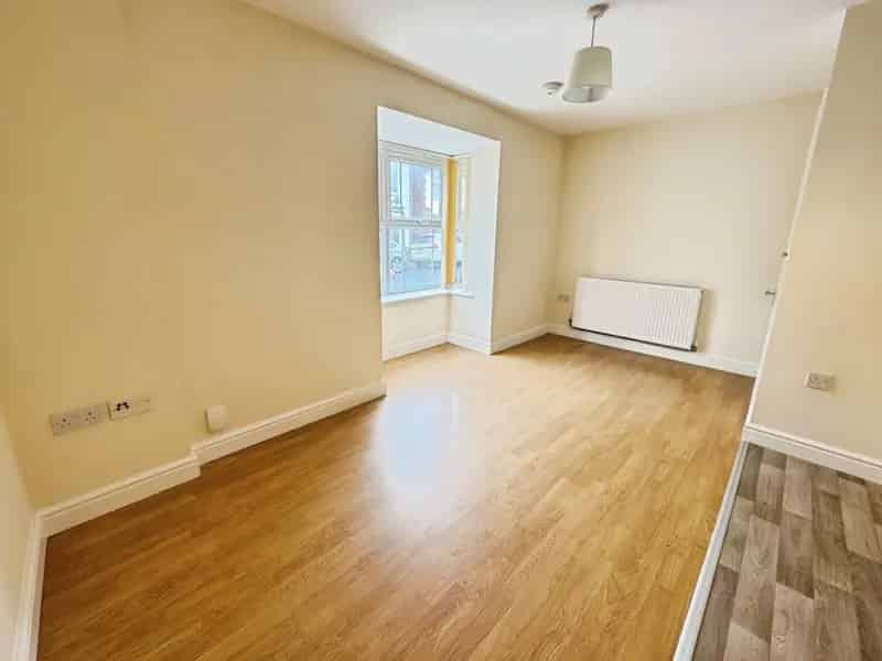 2 Bedroom Flat To Rent Available 09062025