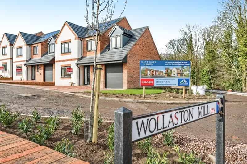 4 Bedroom Detached House with High Specifications and Garage