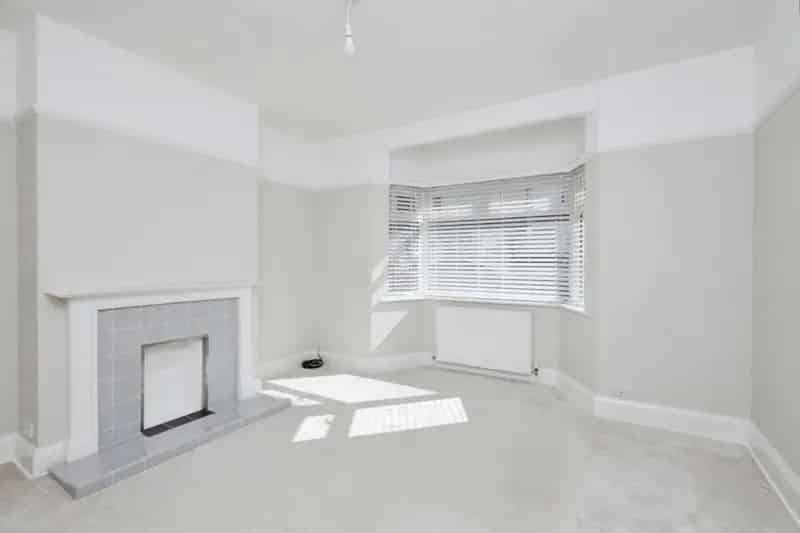 3 Bedroom End Terrace House Near Eastbourne Seafront