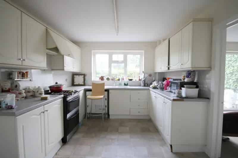 6 Bedroom Detached House For Sale - Modernisation Needed