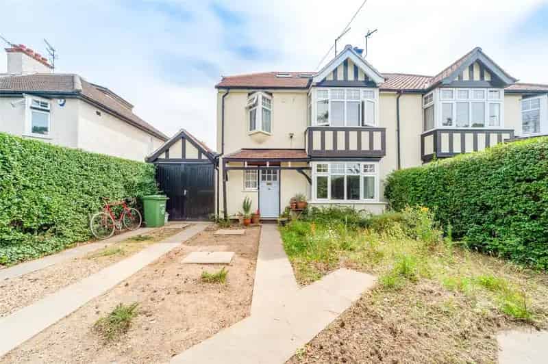 4 Bedroom Semi Detached House To Rent