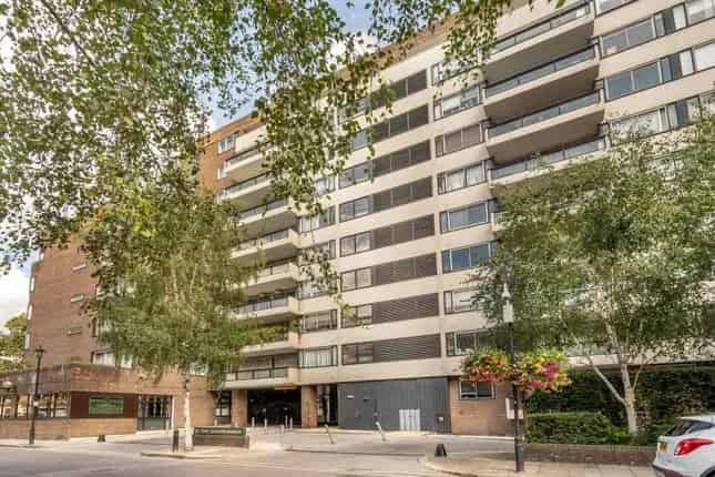 Flat for sale in The Quadrangle, Hyde Park Estate, London W2