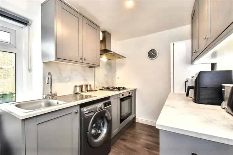 Charming 2-Bed Calverley Home - Modern Comforts & Original Character