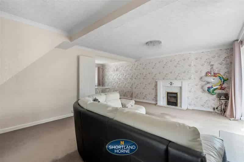 3 Bedroom Detached House with Study and 2 Garages
