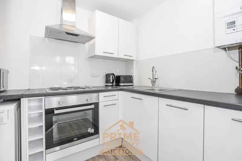 2 bedroom flat for sale