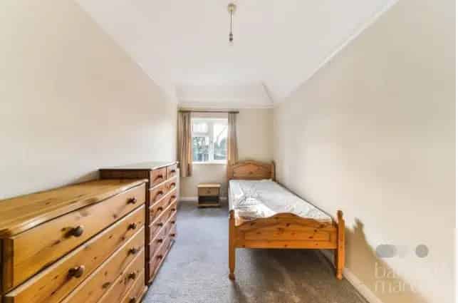 3 Bedroom Family Home with Garden and Parking Zero Deposit Guarantee