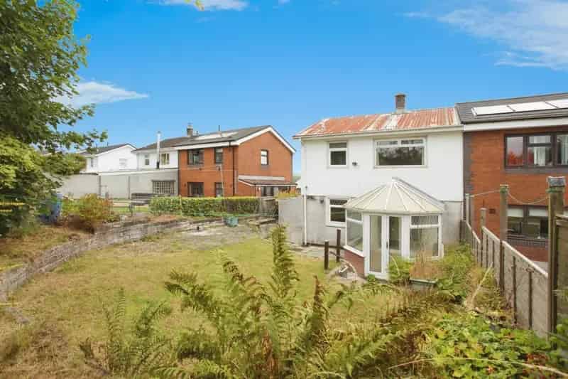 3 bedroom semi-detached house