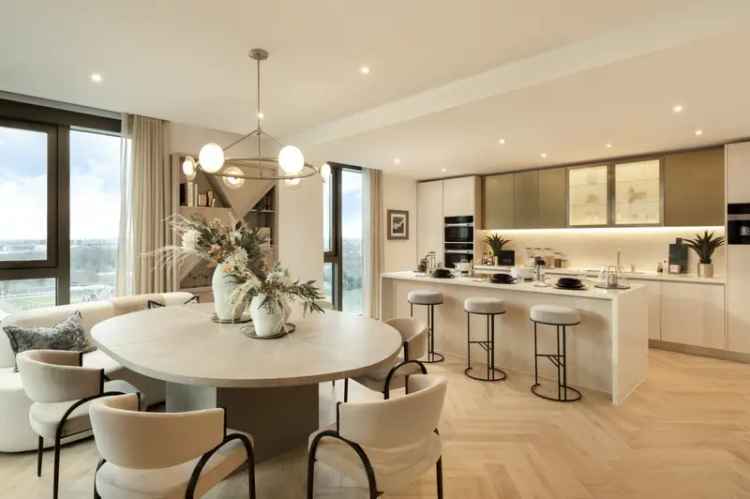 4 Bedroom Flat for Sale in Battersea