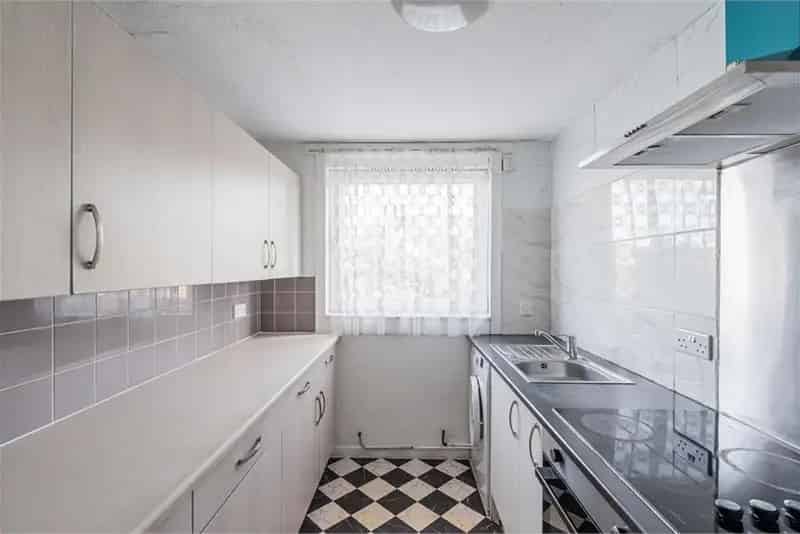 2 Bed Flat - Ground Floor with 1 Reception Room